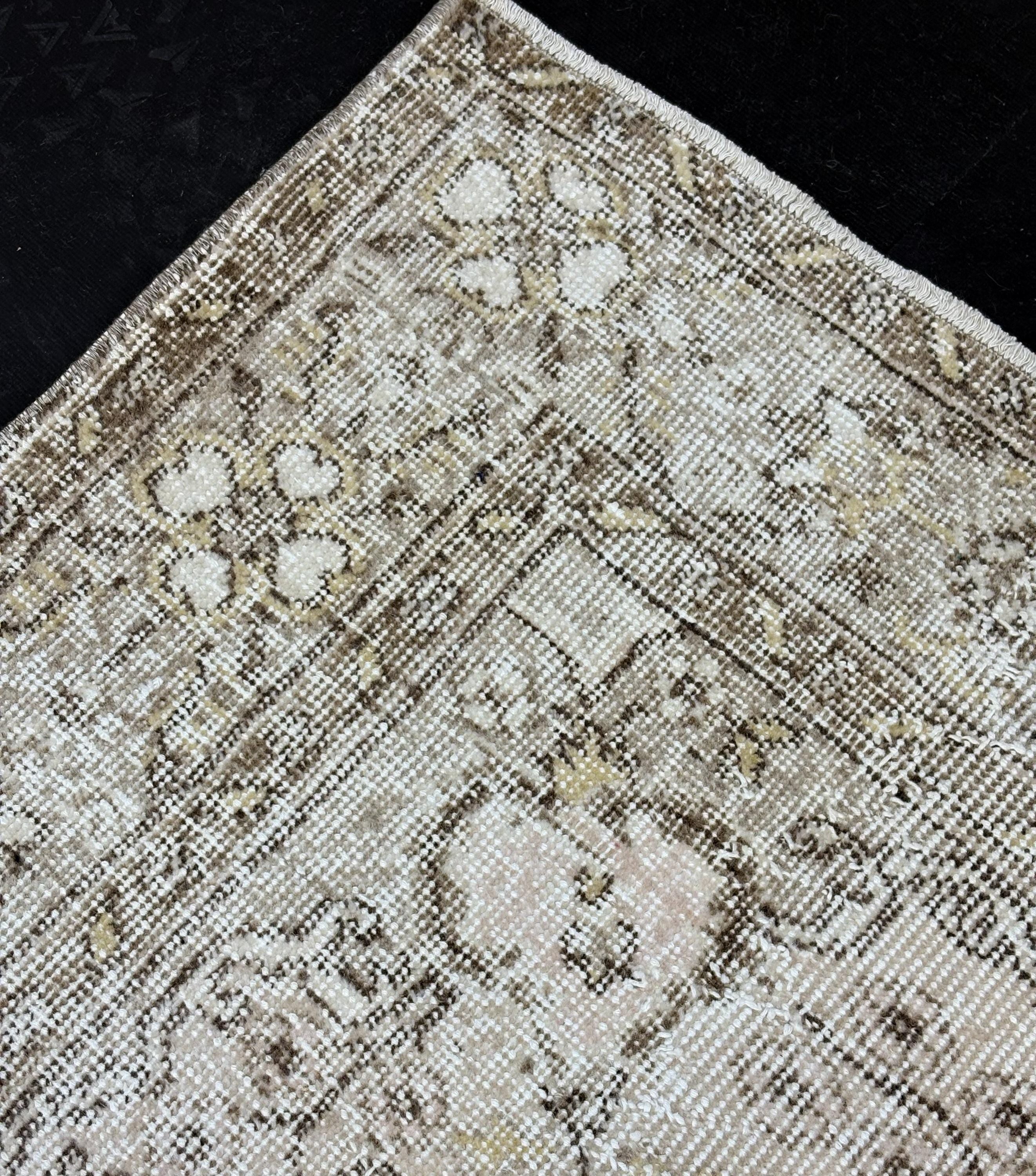 Vintage Turkish Rug 6.5x9.5 ft, Distressed Oushak Rug, Faded Beige Wool Area Rug, Handmade 1980s Anatolian Carpet, Boho