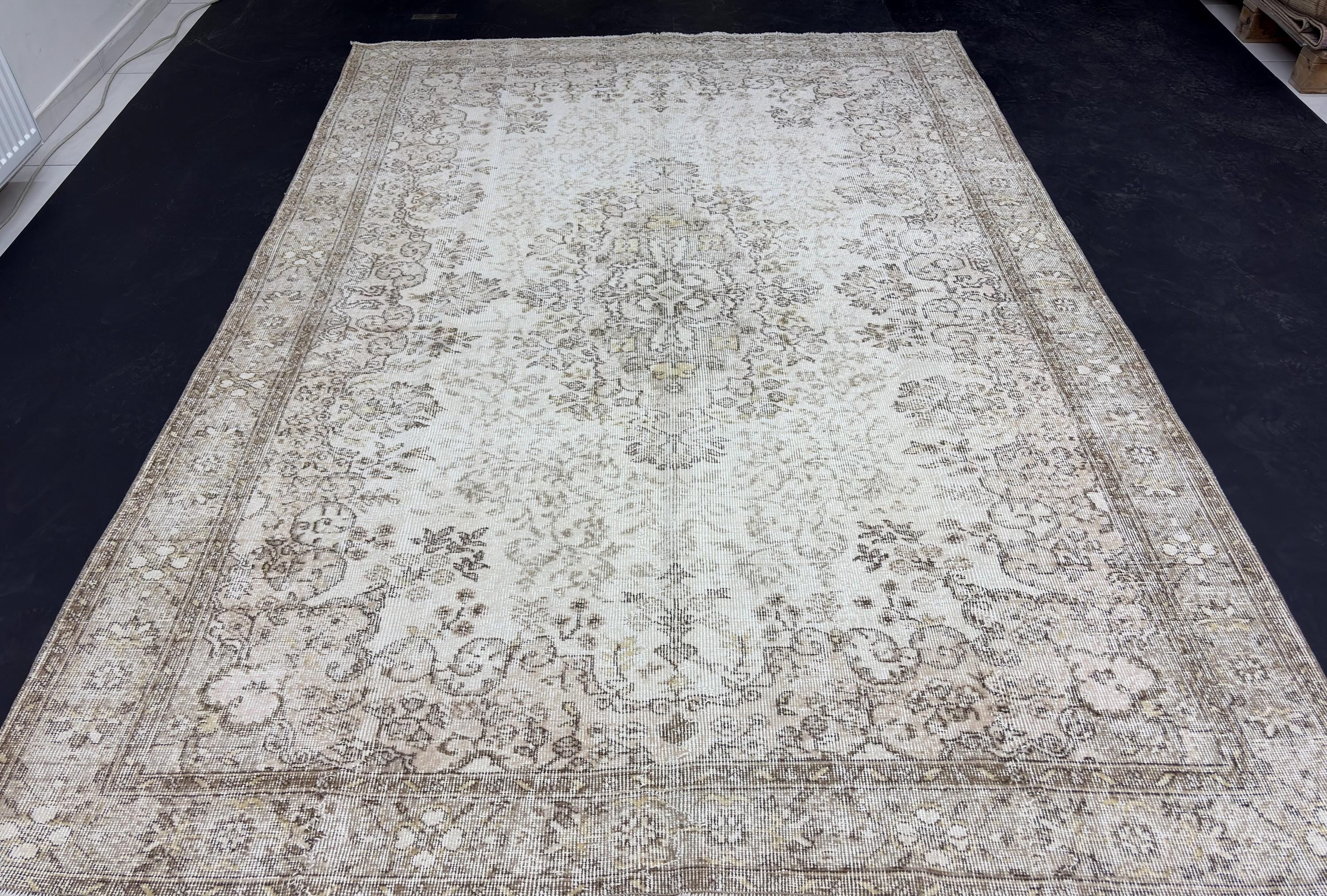 Vintage Turkish Rug 6.5x9.5 ft, Distressed Oushak Rug, Faded Beige Wool Area Rug, Handmade 1980s Anatolian Carpet, Boho