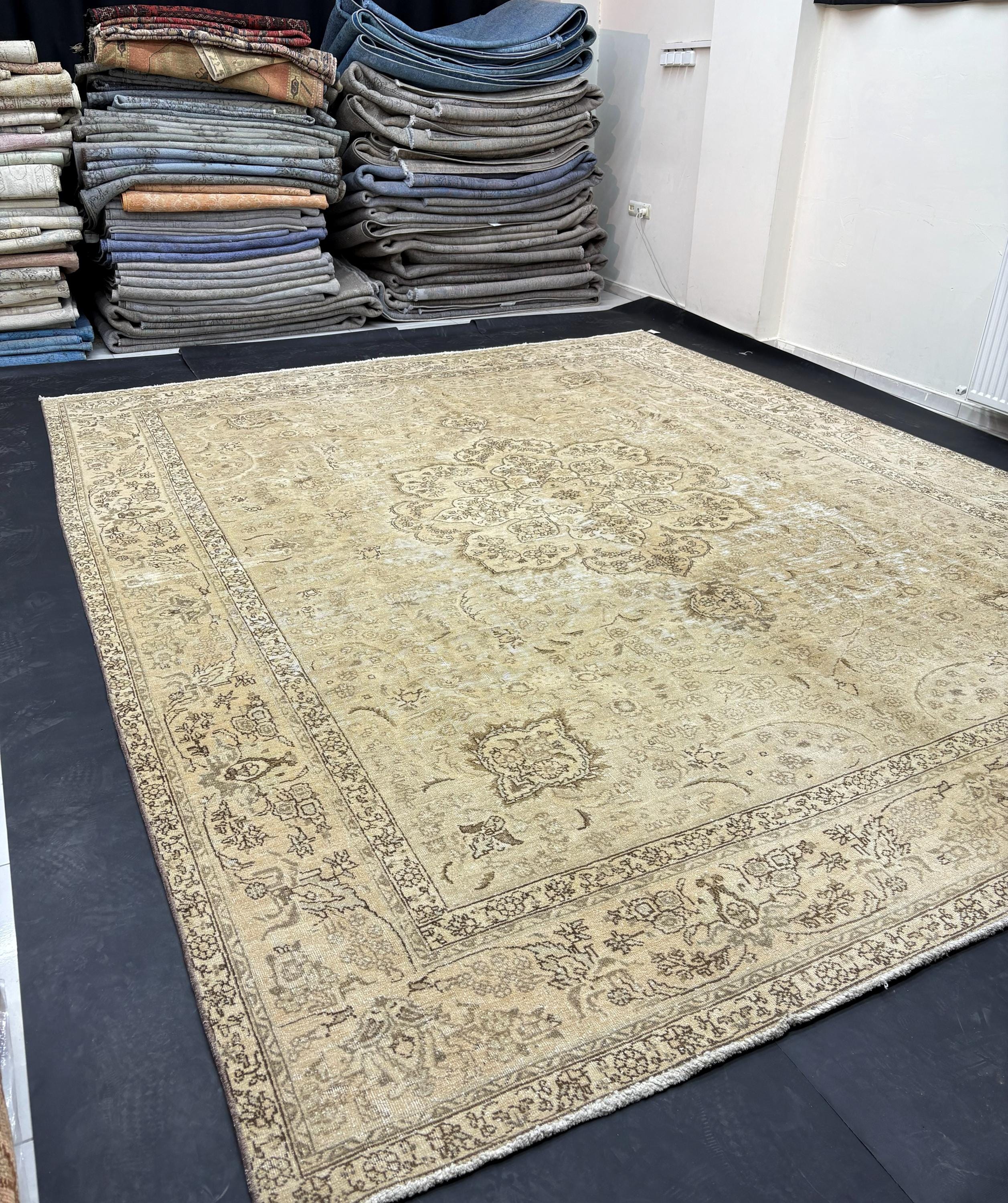 Vintage Oushak Rug, Muted Neutral Area Rug, Distressed Turkish Rug, Soft Beige Large Carpet, Organic Wool Boho Rug