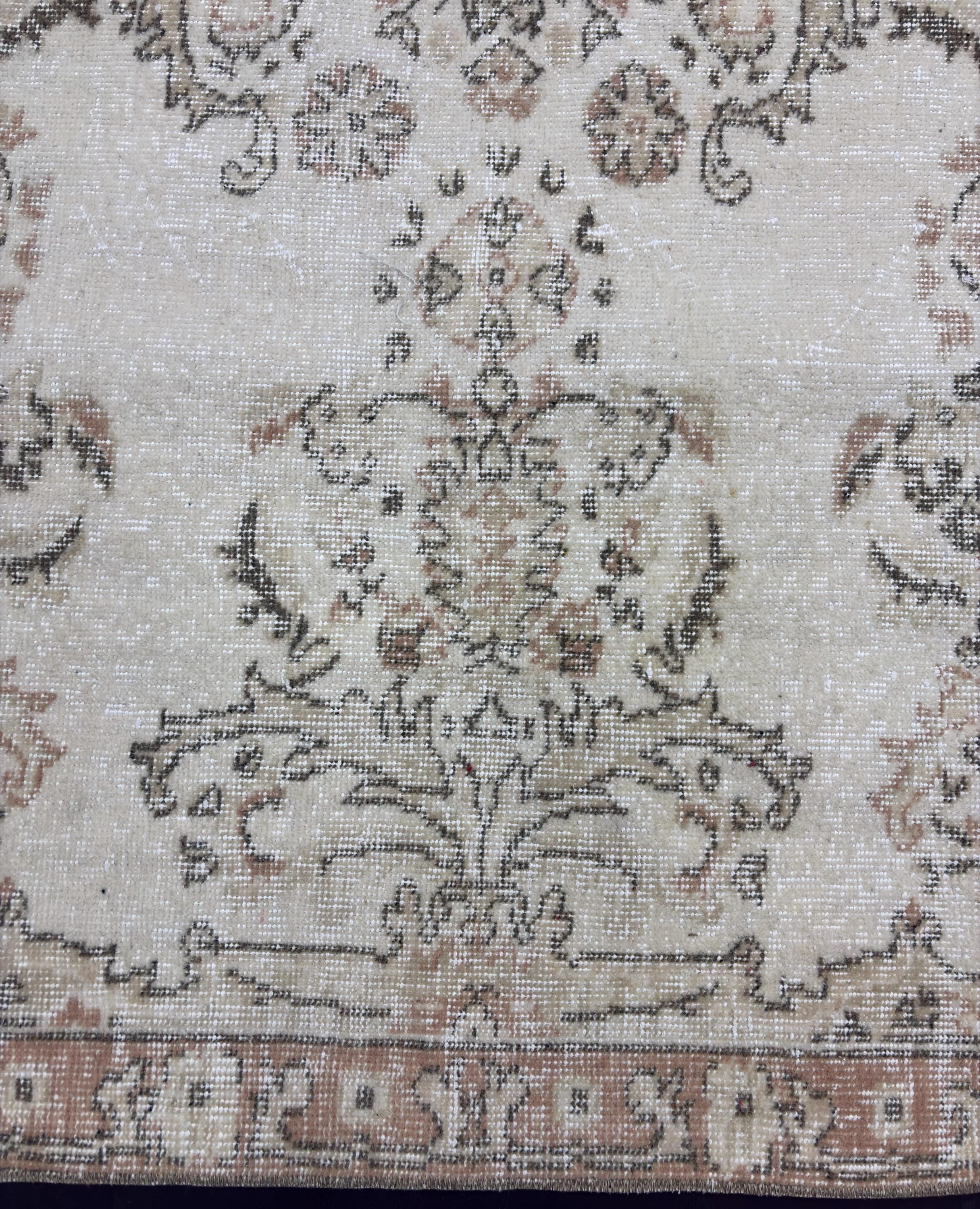 1980s Vintage Turkish Wool Rug, Ivory Beige Anatolian Area Rug, Large Floral Medallion Oushak Style Rug, 202x292 cm