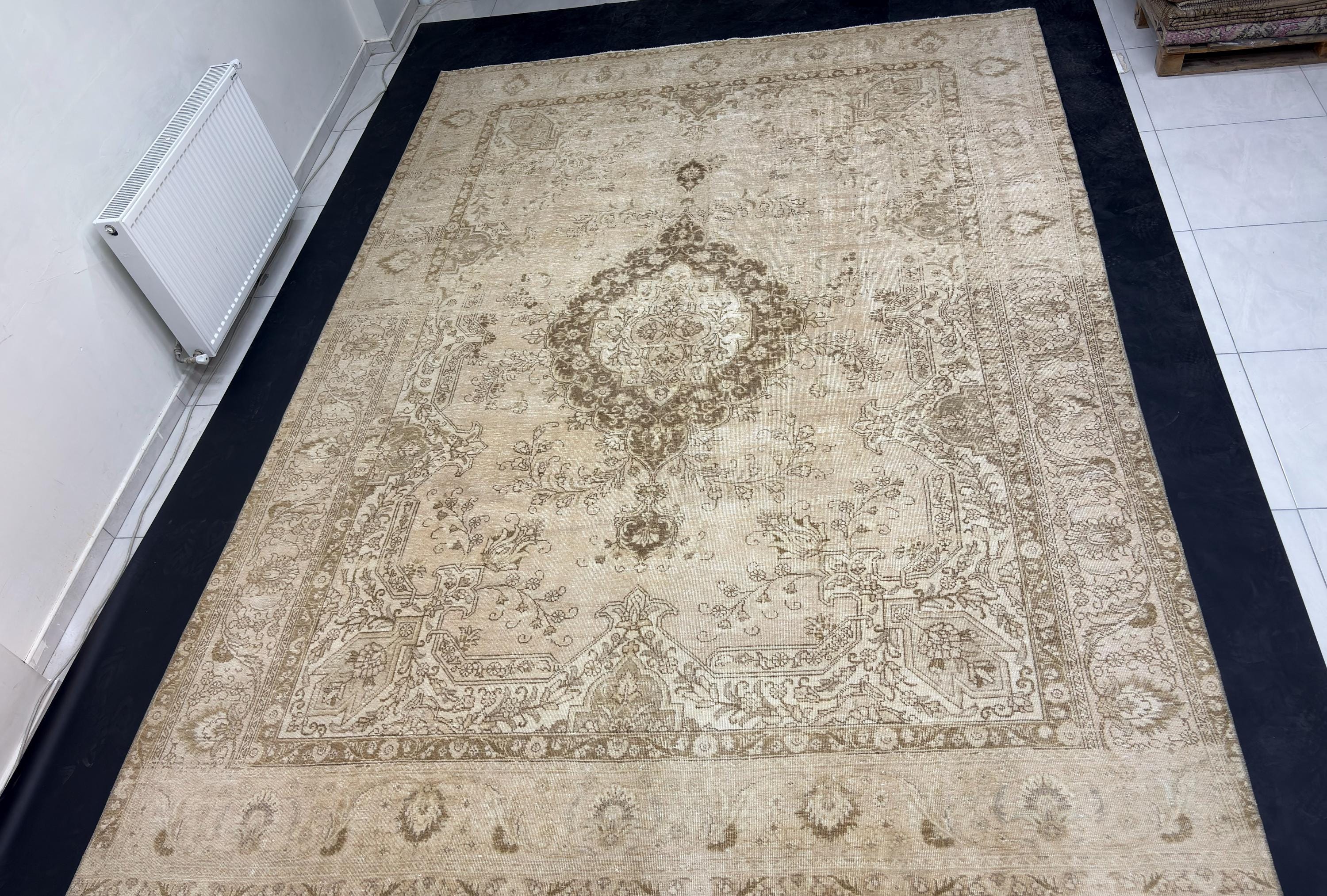 1980s Vintage Turkish Rug 9x13, Neutral Beige Area Rug, Distressed Oushak Style Medallion Living Room Carpet