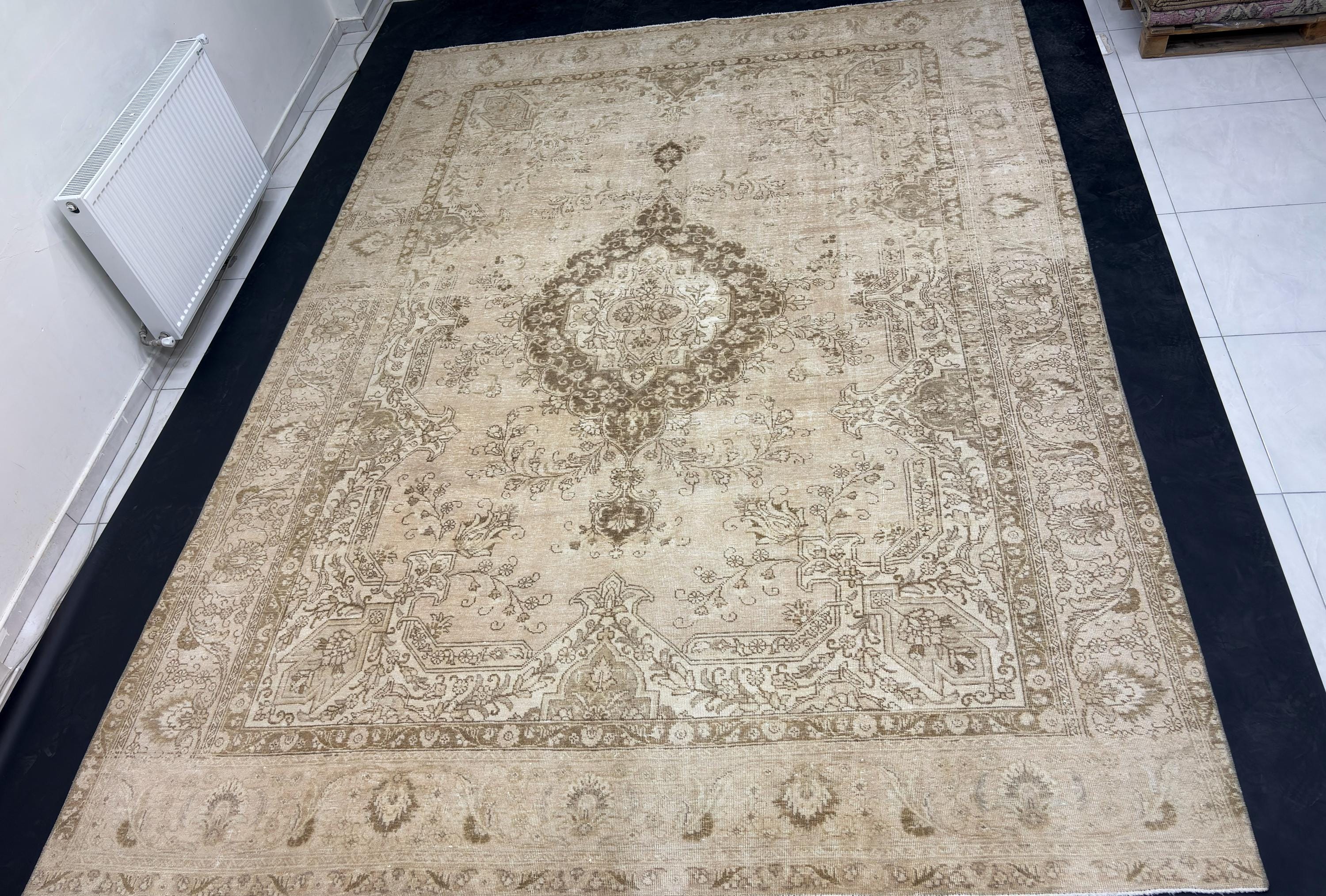 1980s Vintage Turkish Rug 9x13, Neutral Beige Area Rug, Distressed Oushak Style Medallion Living Room Carpet
