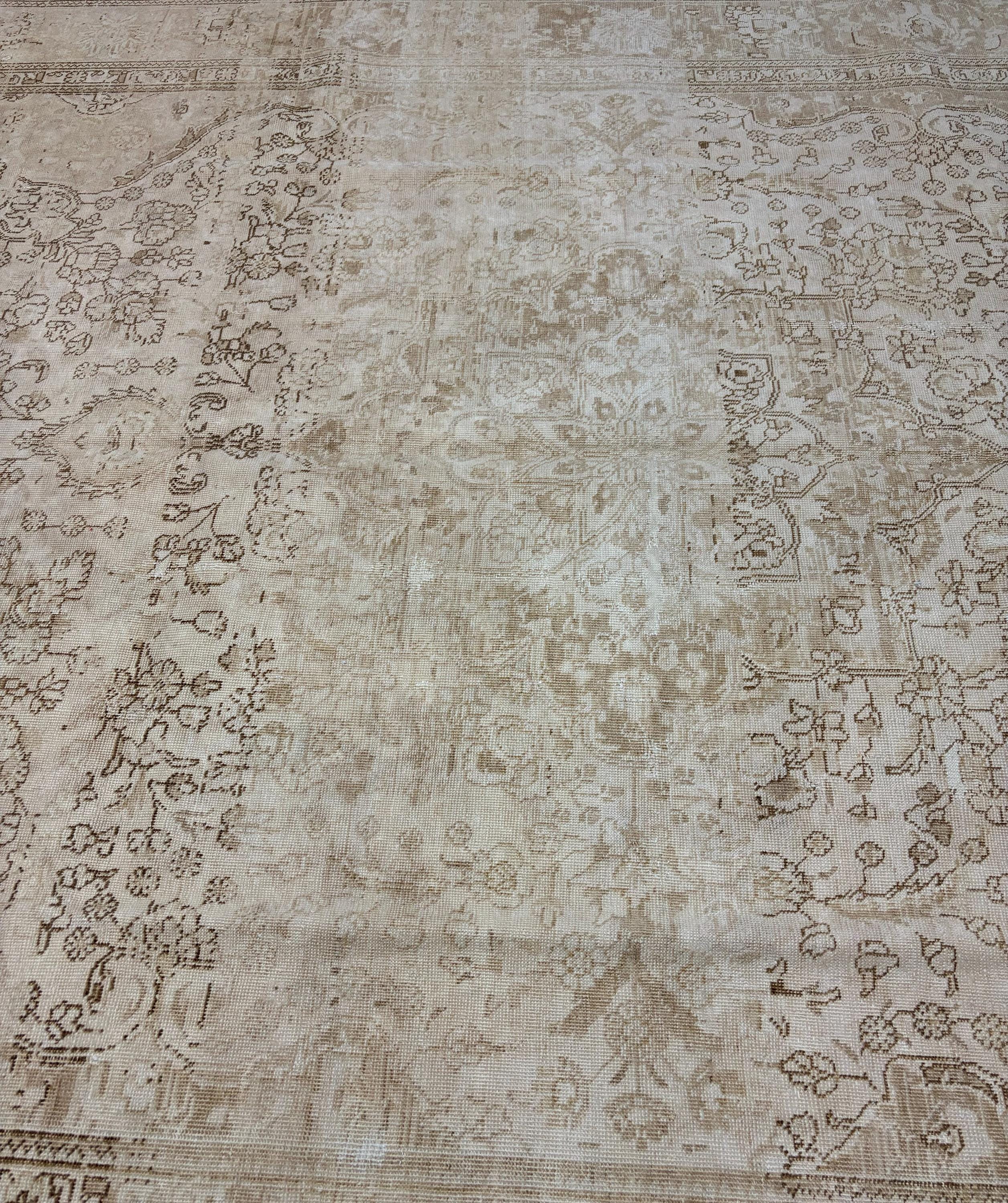 1980s Vintage Turkish Rug 290x388 cm, Handwoven Wool Area Rug, Faded Beige Floral Medallion Carpet, Large Neutral Rug