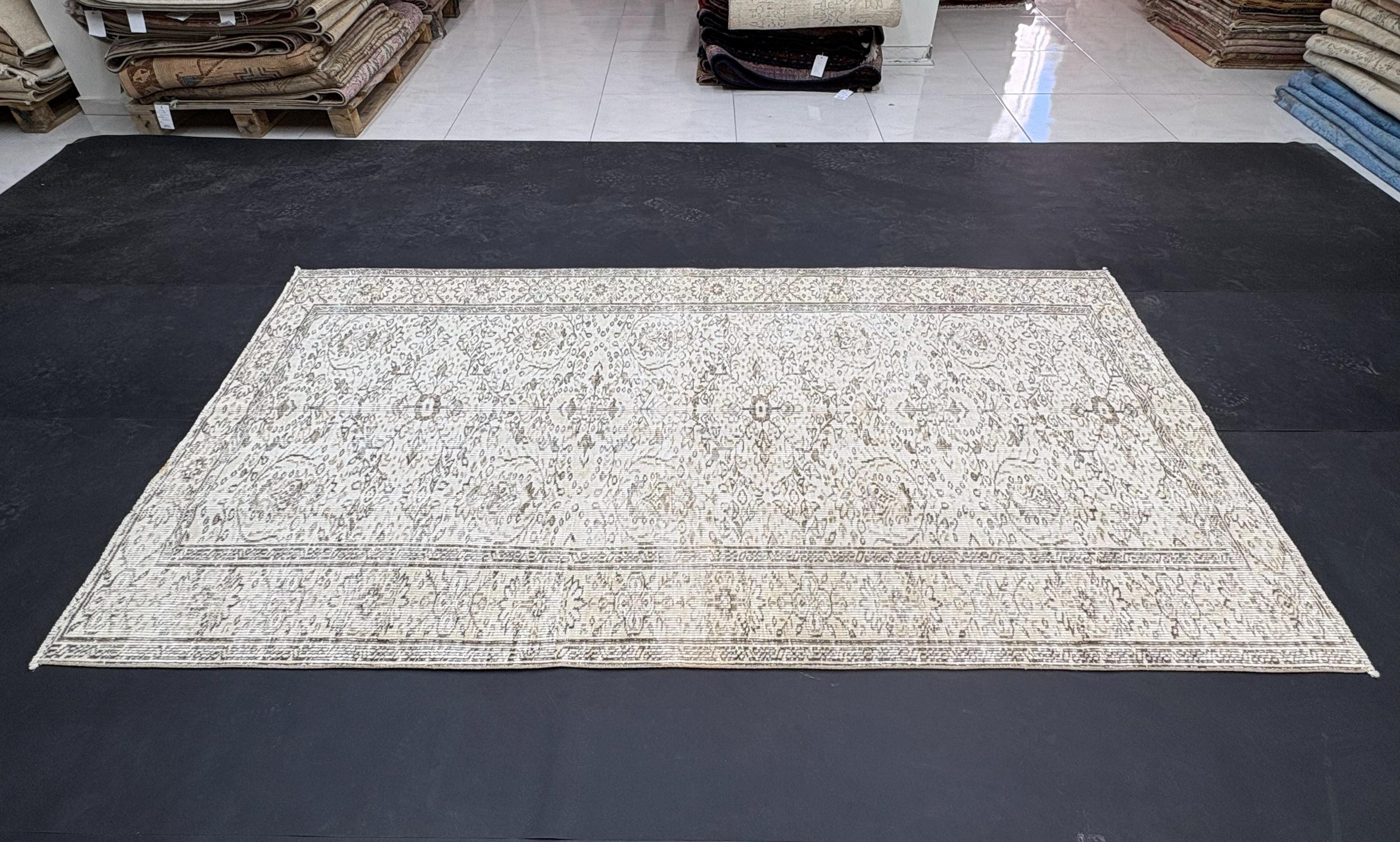 Vintage Rug 5x8, Distressed Wool Area Rug, Faded Ivory Beige Allover Floral Rug, Handmade Living Room Carpet, Muted Neutral