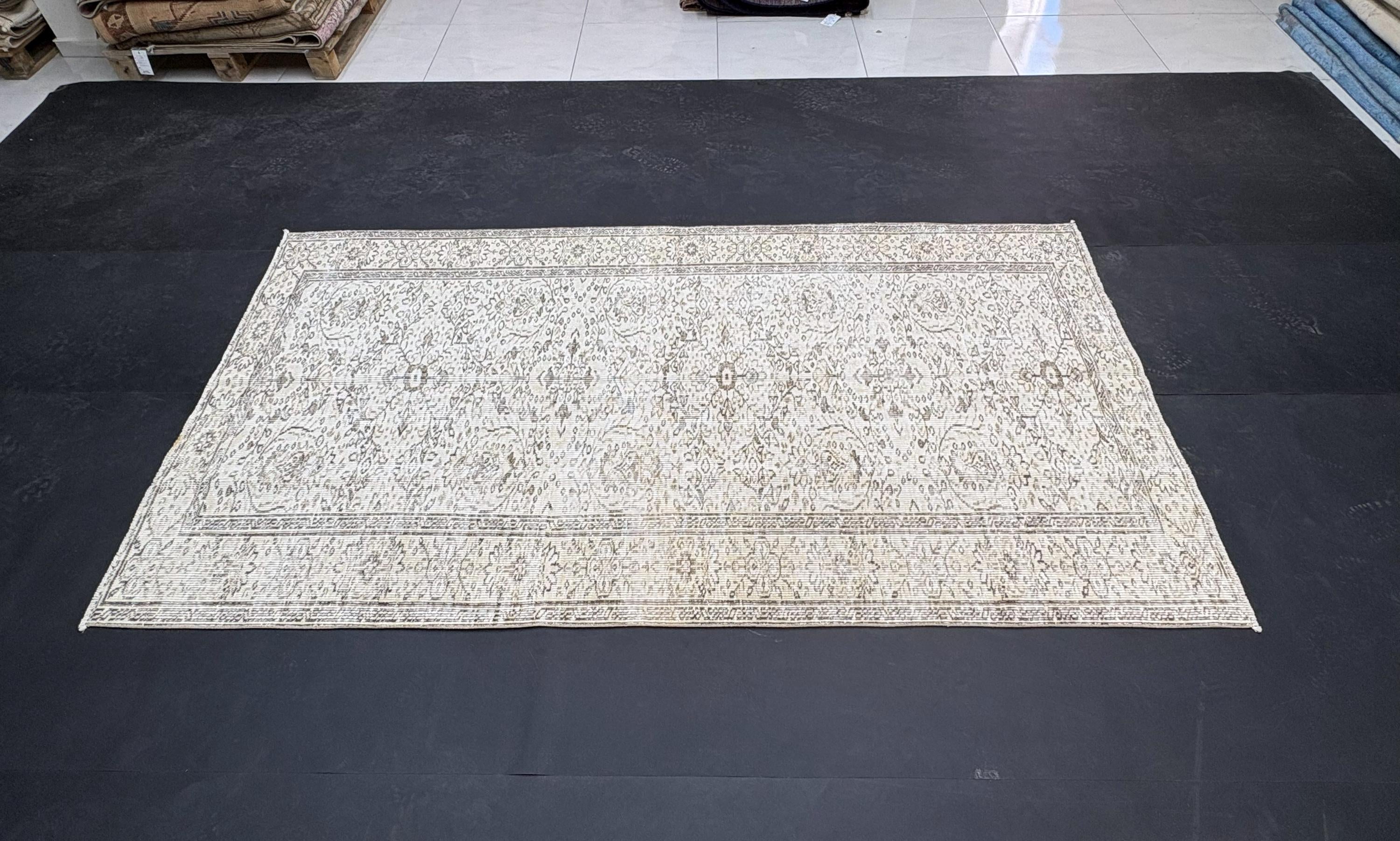 Vintage Rug 5x8, Distressed Wool Area Rug, Faded Ivory Beige Allover Floral Rug, Handmade Living Room Carpet, Muted Neutral