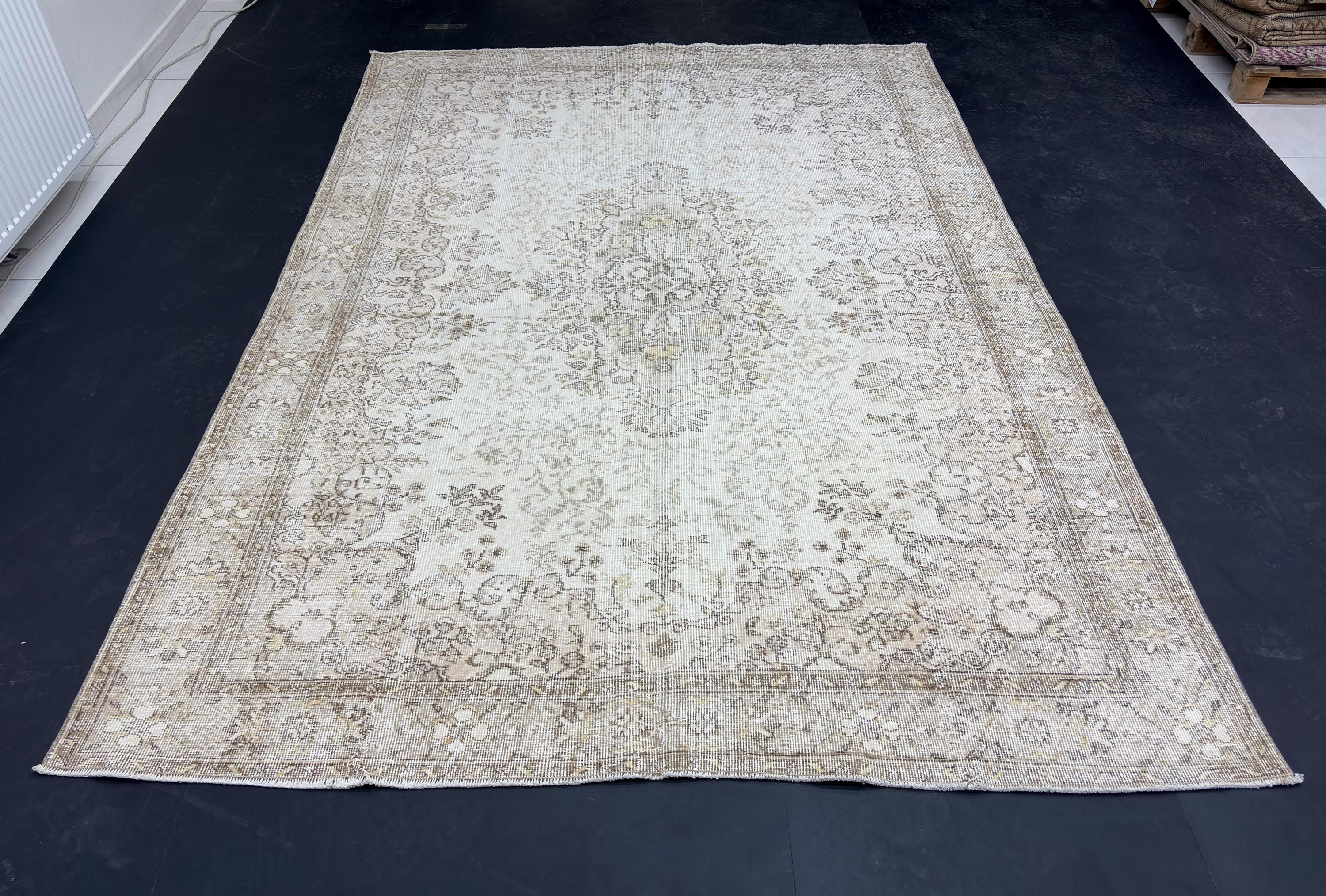 Vintage Turkish Rug 6.5x9.5 ft, Distressed Oushak Rug, Faded Beige Wool Area Rug, Handmade 1980s Anatolian Carpet, Boho