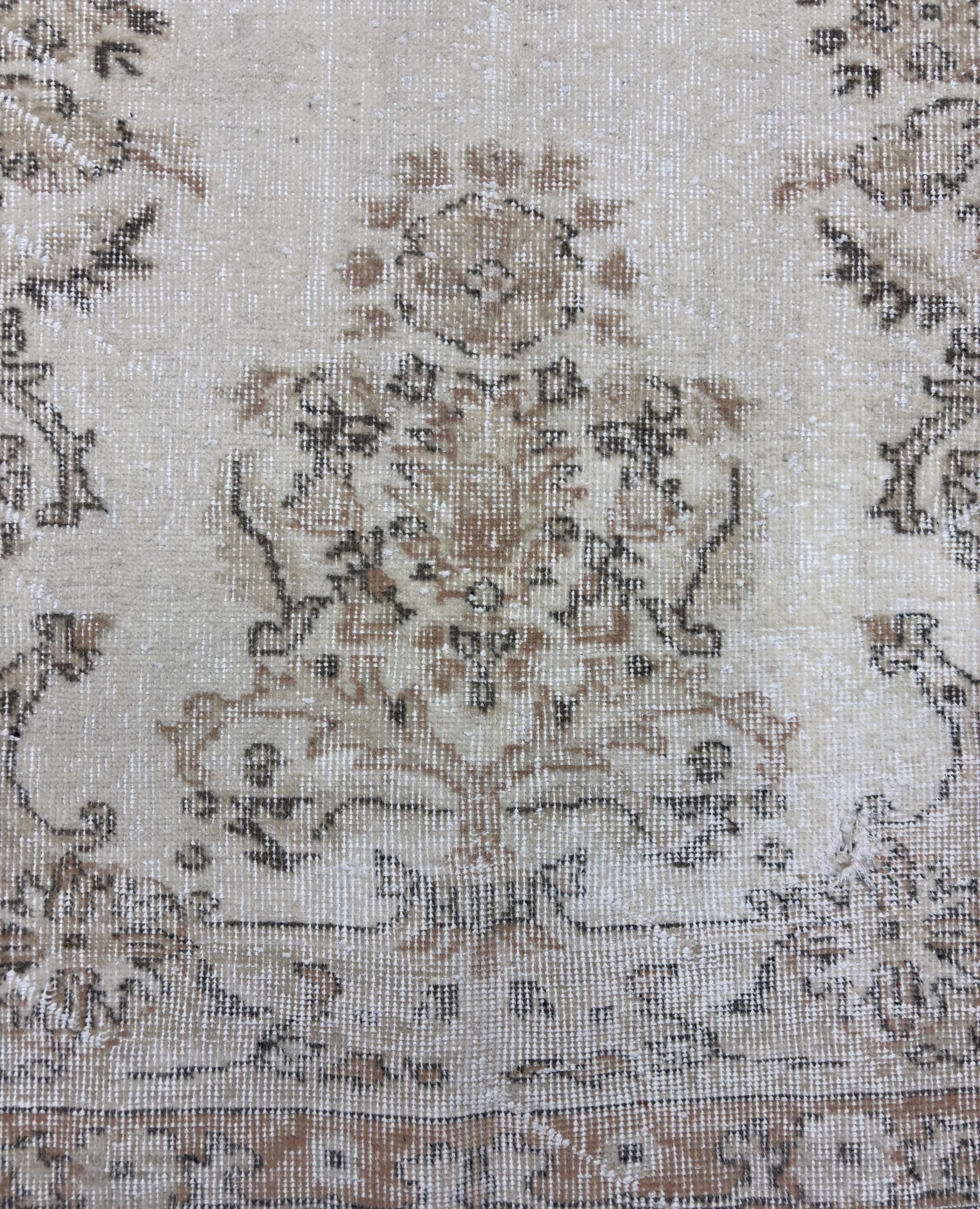 1980s Vintage Turkish Wool Rug, Ivory Beige Anatolian Area Rug, Large Floral Medallion Oushak Style Rug, 202x292 cm