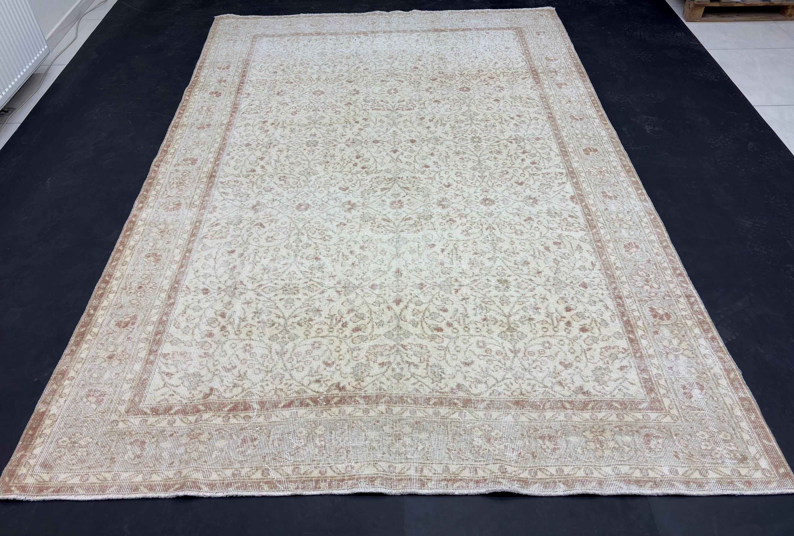 Large Ivory Beige Wool Area Rug, 1980s Vintage Turkish Rug, Neutral Floral Anatolian Rug, Faded Oushak Style, 207x308 cm