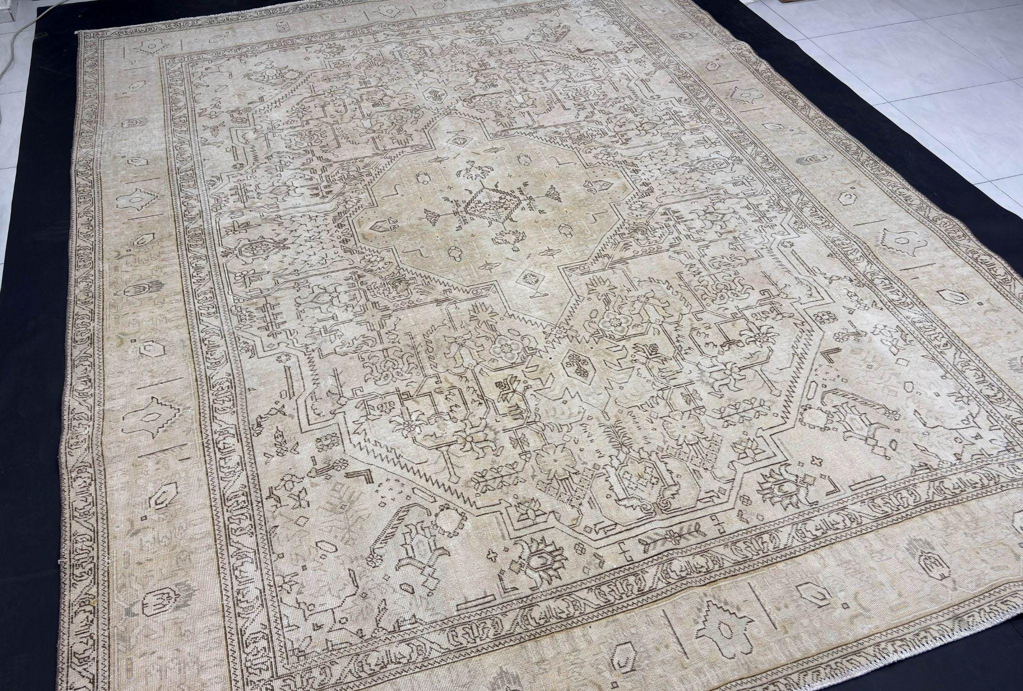 Hand-woven Vintage Anatolian Wool Rug 9x12, Neutral Large Area Rug, Handmade Beige Oushak Carpet, Unique Living Room Decor