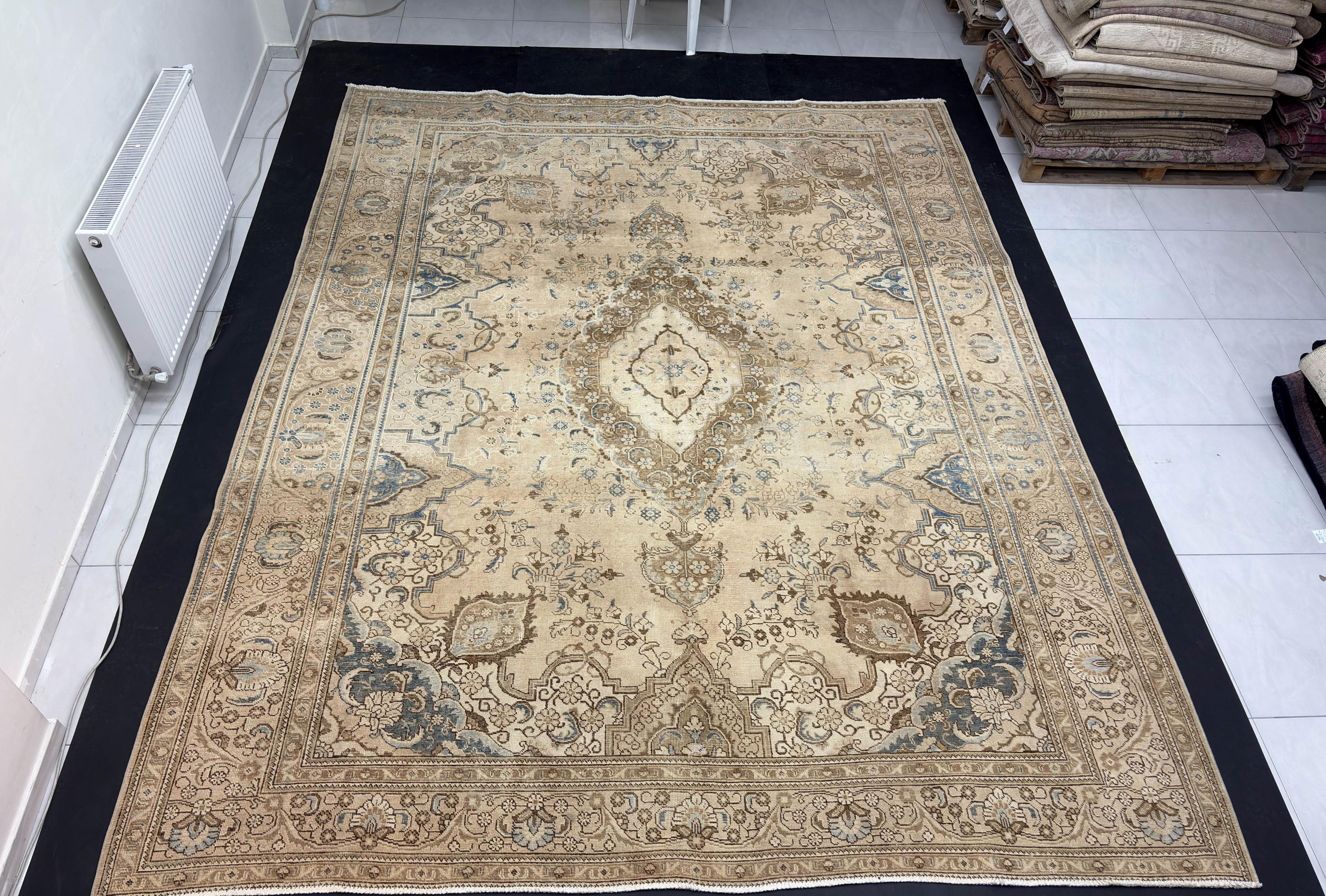 Oversized Vintage Rug 10x13 ft, Handwoven Distressed Wool Rug, Large Living Room | Traditional Beige Blue Anatolian Area Rug