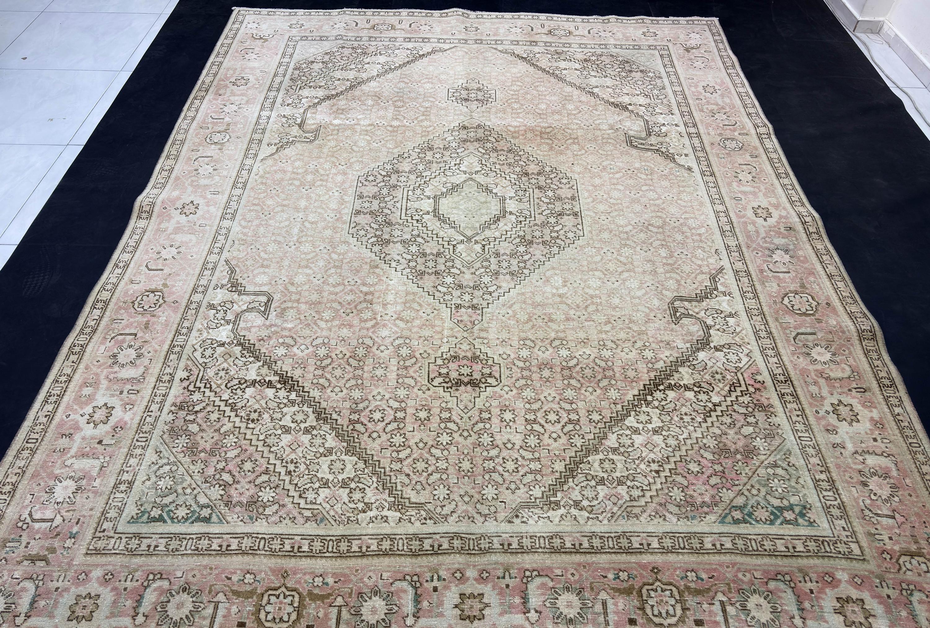 8x10 Vintage Turkish Rug, Muted Pink Handwoven Wool Area Rug, Beige Anatolian Carpet, 1980s Boho Living Room Decor