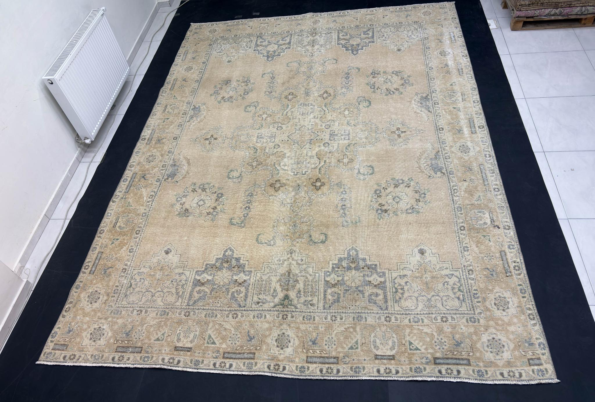 Vintage Anatolian Wool Rug 9x12 | Handwoven Turkish Carpet | 1980s Large Area Rug for Living Room | Traditional Bedroom Rug