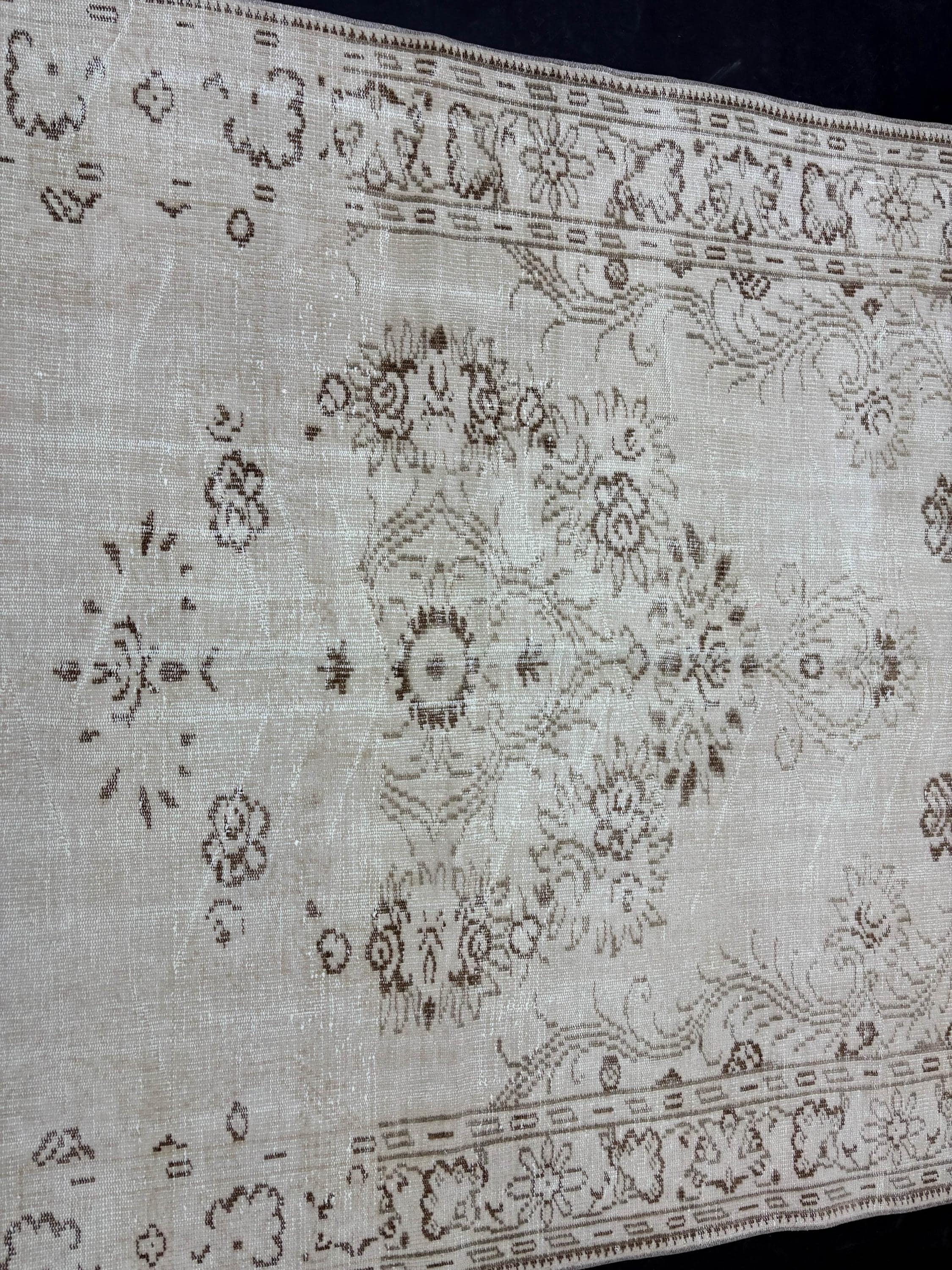 Vintage Turkish Rug 5'10" x 9'6", 1980s Low Pile Area Rug, Ivory Beige Floral Rug, Neutral Handmade Turkish Rug
