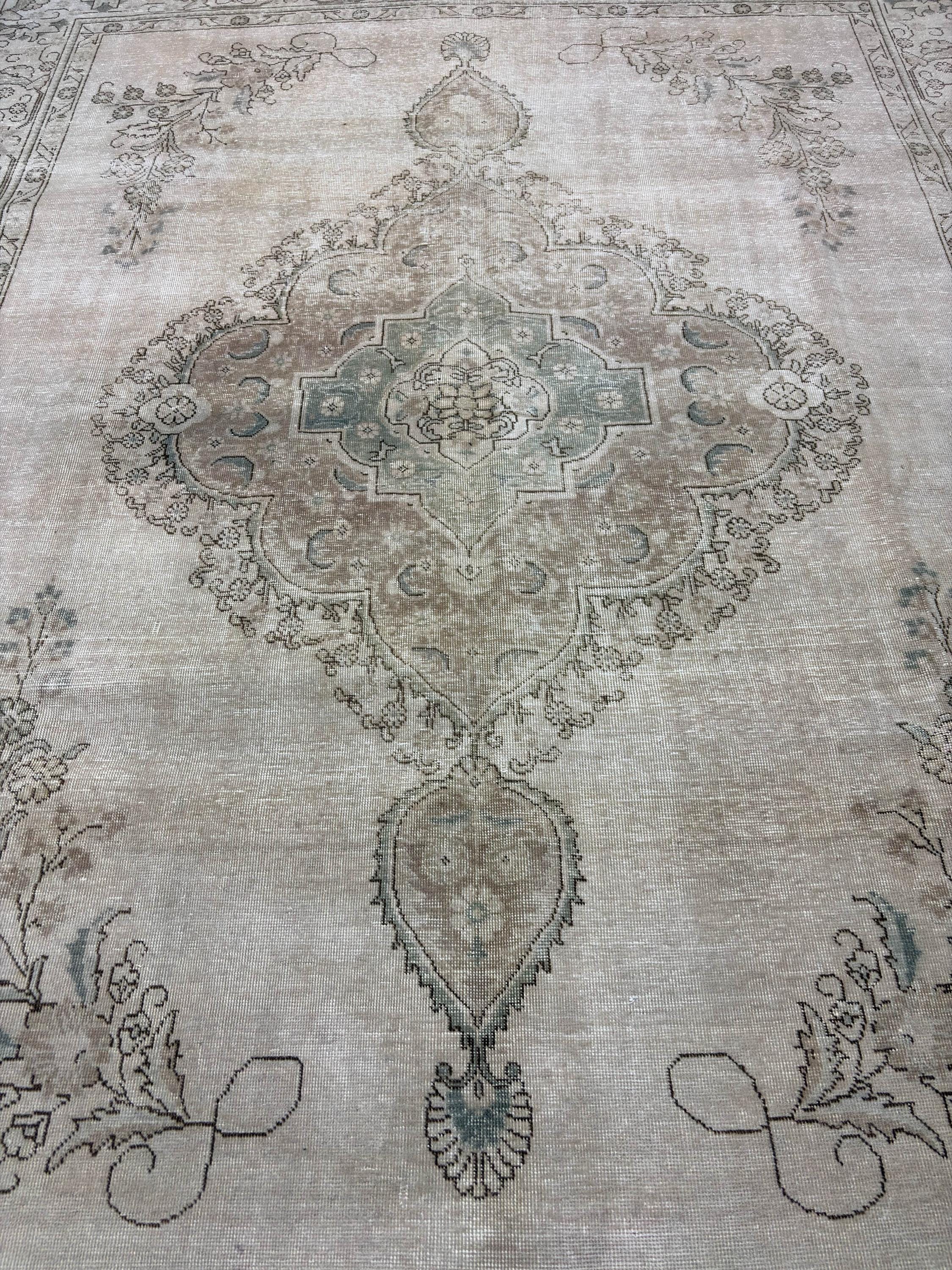 1980s Vintage Turkish Rug , Oversized Handmade Wool Area Rug, Beige Oushak Style Rug, Distressed Floral Medallion Carpet
