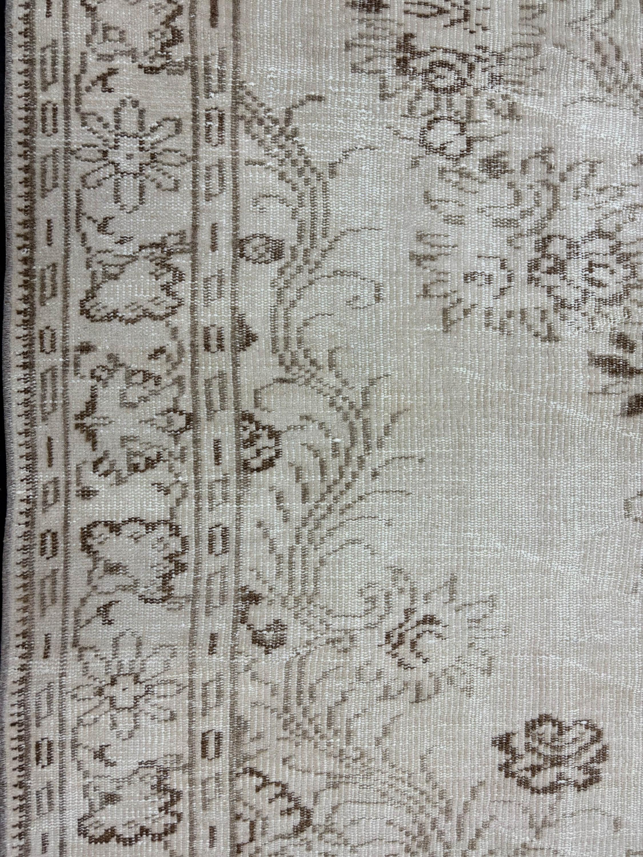 Vintage Turkish Rug 5'10" x 9'6", 1980s Low Pile Area Rug, Ivory Beige Floral Rug, Neutral Handmade Turkish Rug