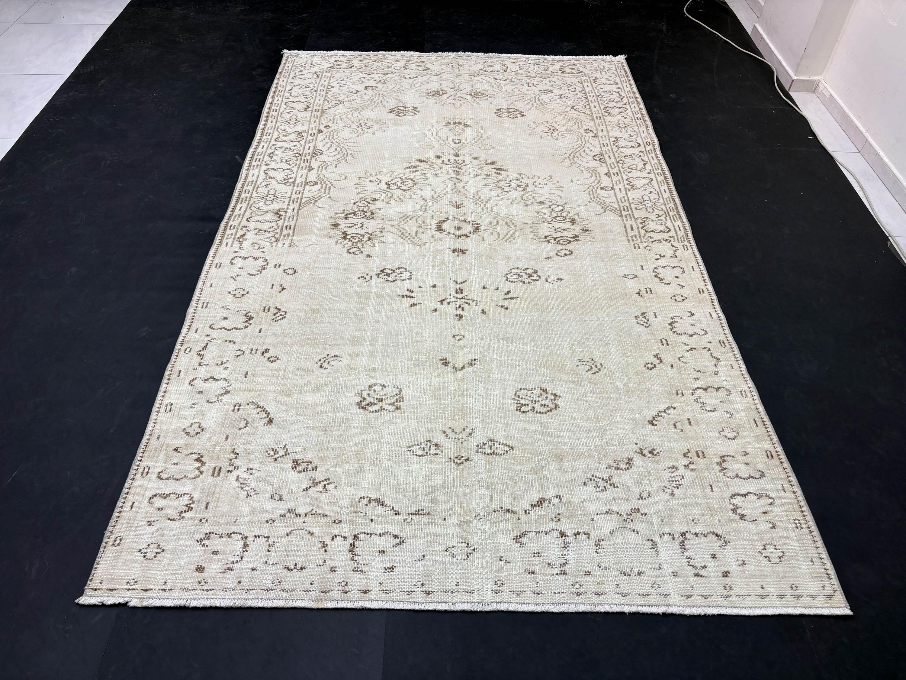 Vintage Turkish Rug 5'10" x 9'6", 1980s Low Pile Area Rug, Ivory Beige Floral Rug, Neutral Handmade Turkish Rug