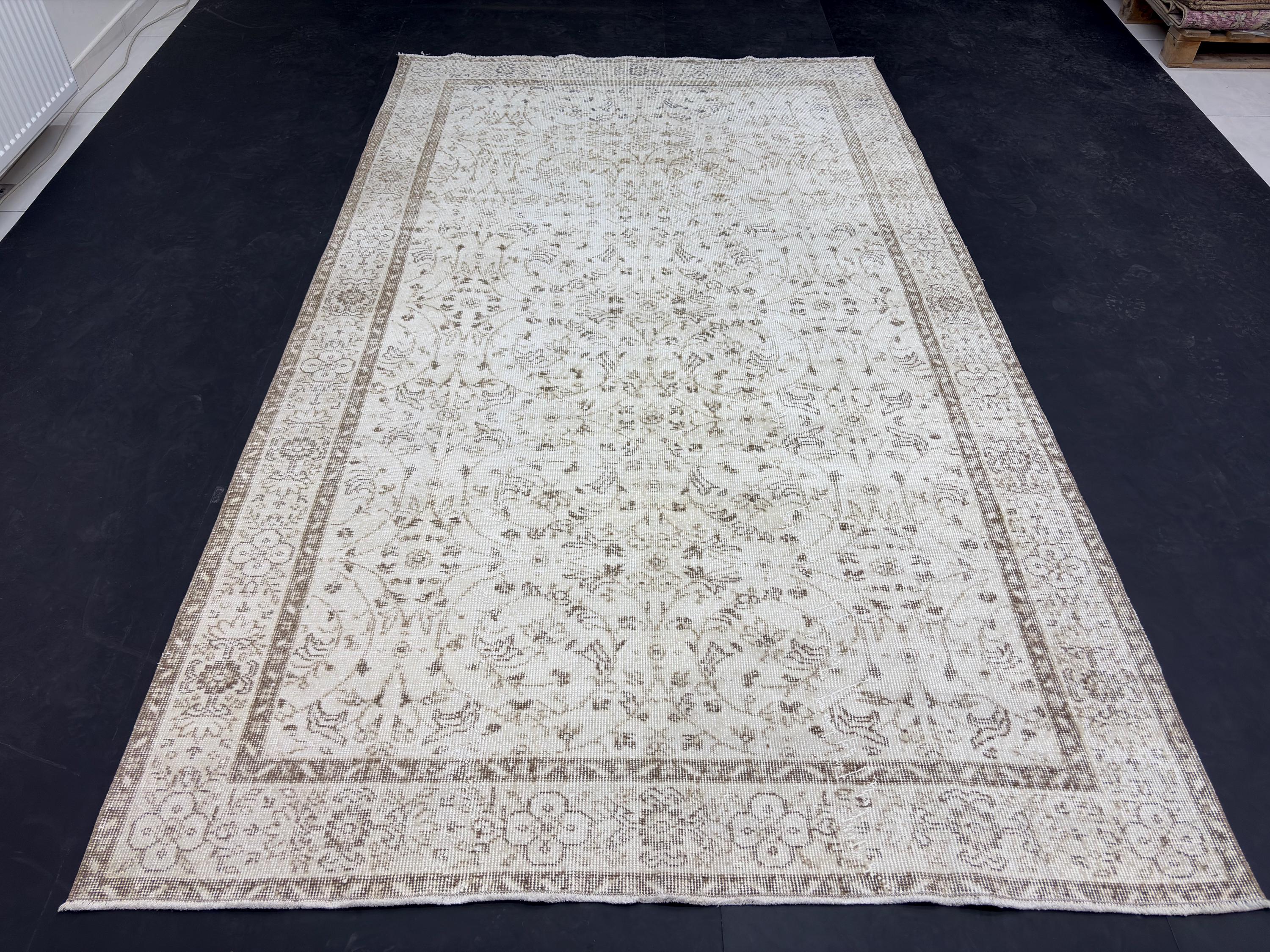 Vintage Anatolian Wool Area Rug 5x9 | Muted Beige Turkish Carpet | Handwoven 1980s Oushak Style | Neutral Living Room Decor