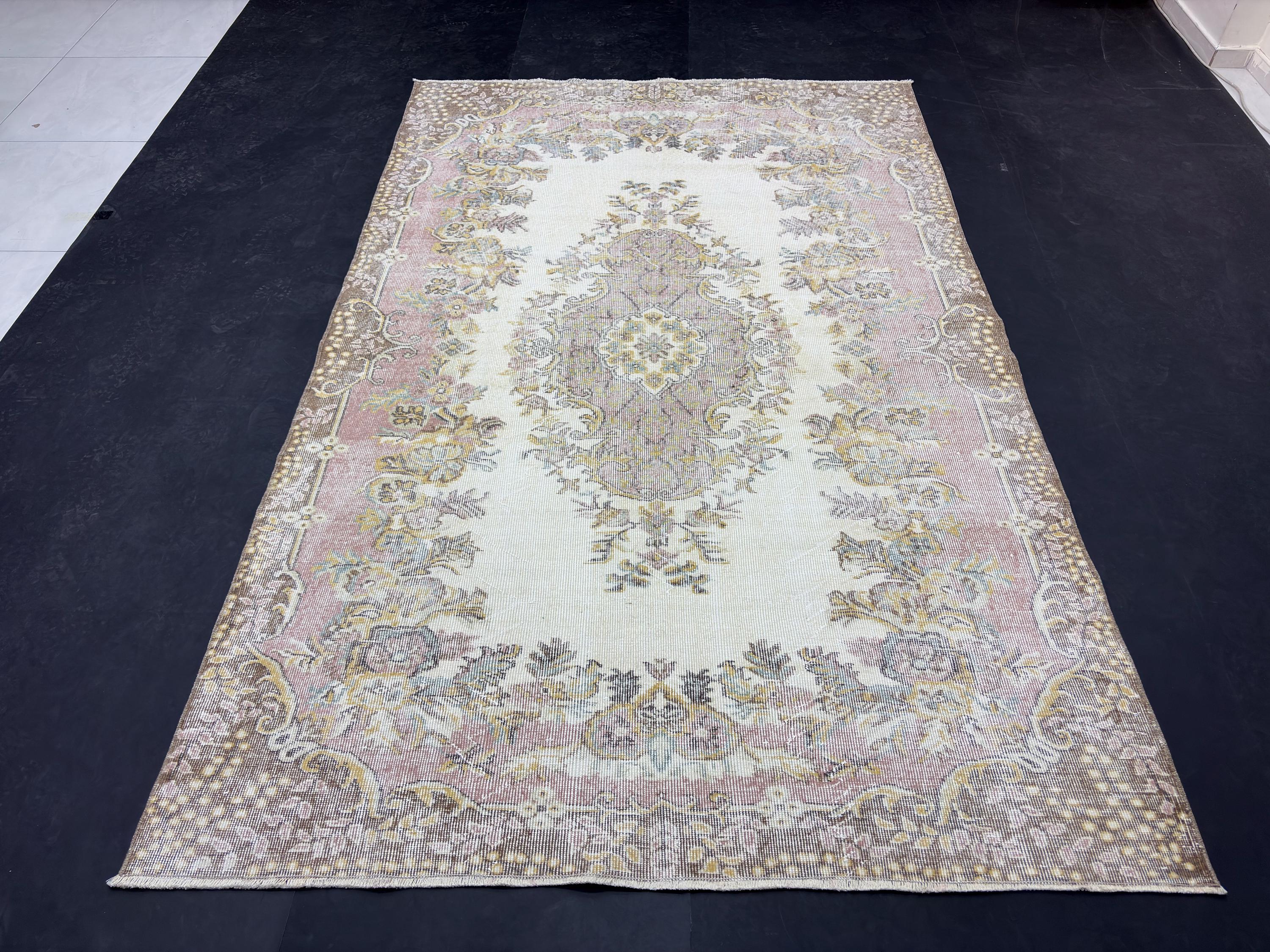 Vintage Anatolian Area Rug 5.5x8.8 ft | Handwoven Wool Carpet | Muted Pink Floral Medallion | 1980s Turkish Boho Living Room